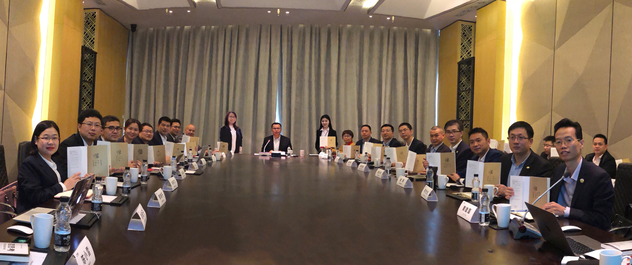 尊龙凯时电子2018年度经营总结暨2019年经营部署大会顺利闭幕 (2).jpg